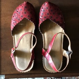 Closed toe sandals